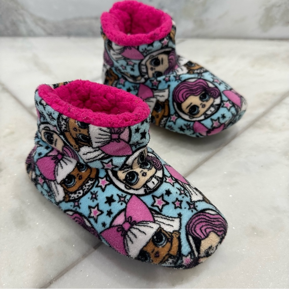 Size 8 / 9 Toddler Girl LOL Slippers